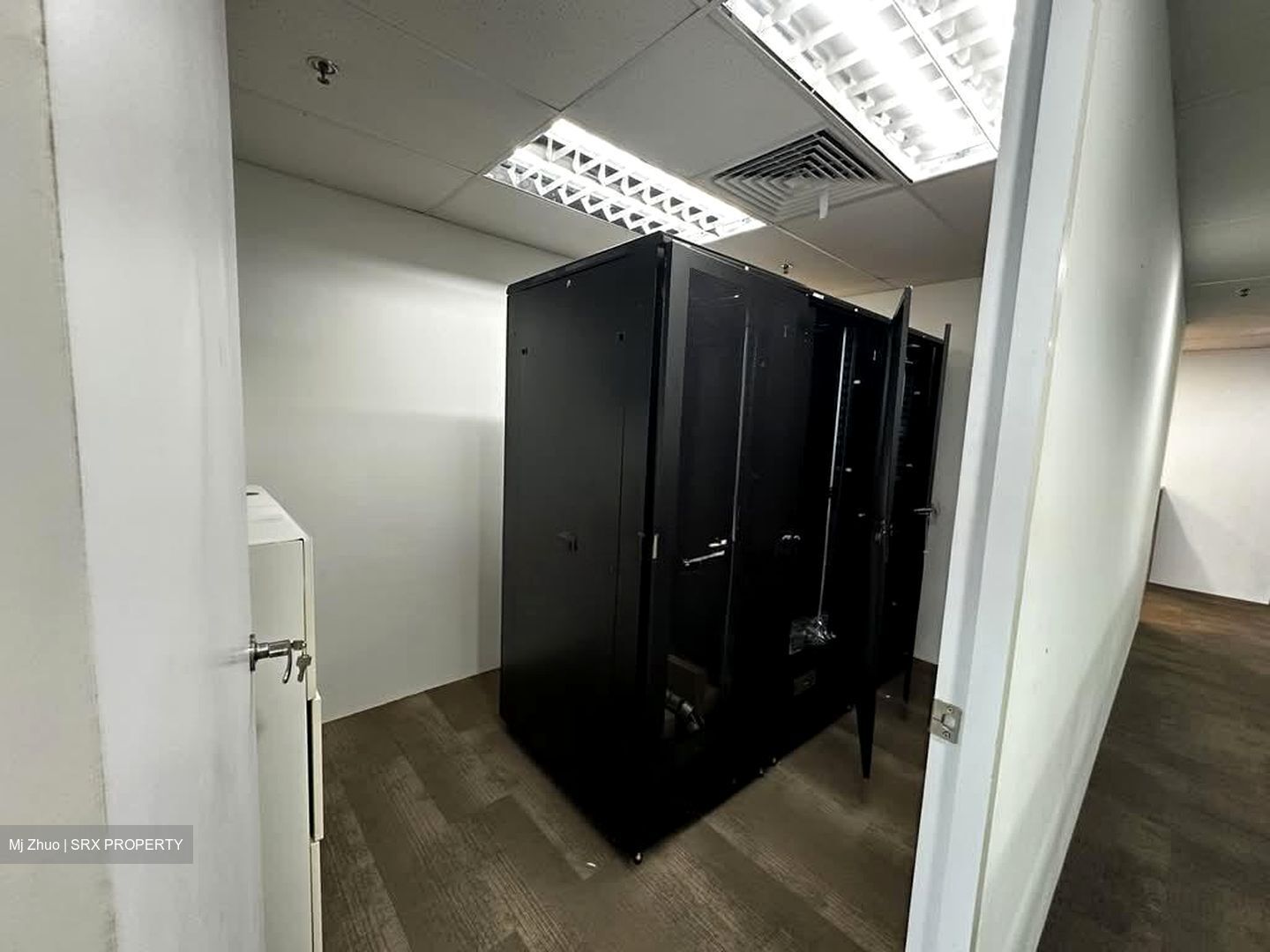 Fragrance Empire Building (D5), Office #582806641